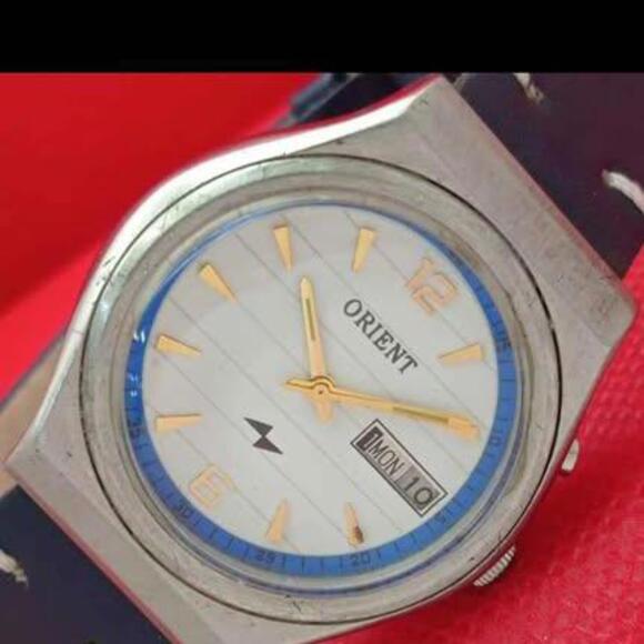 Beautiful 1970's Era Orient Automatic 46941 Day/Date Japan  White/Blue Dial - Picture 2 of 8